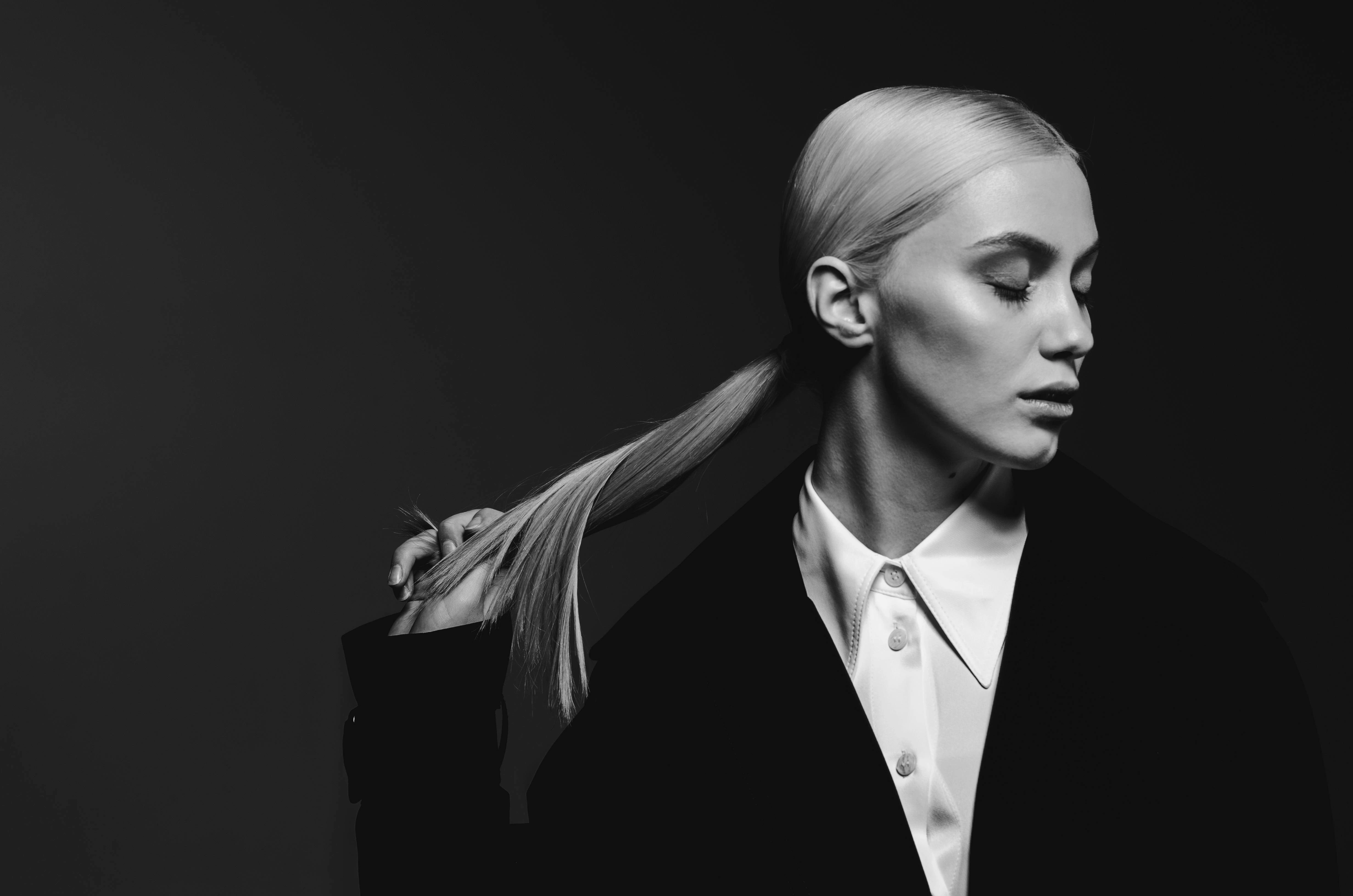 How to Pose By Yourself: A Beginner’s Guide for Our Charlotte Photo Studio